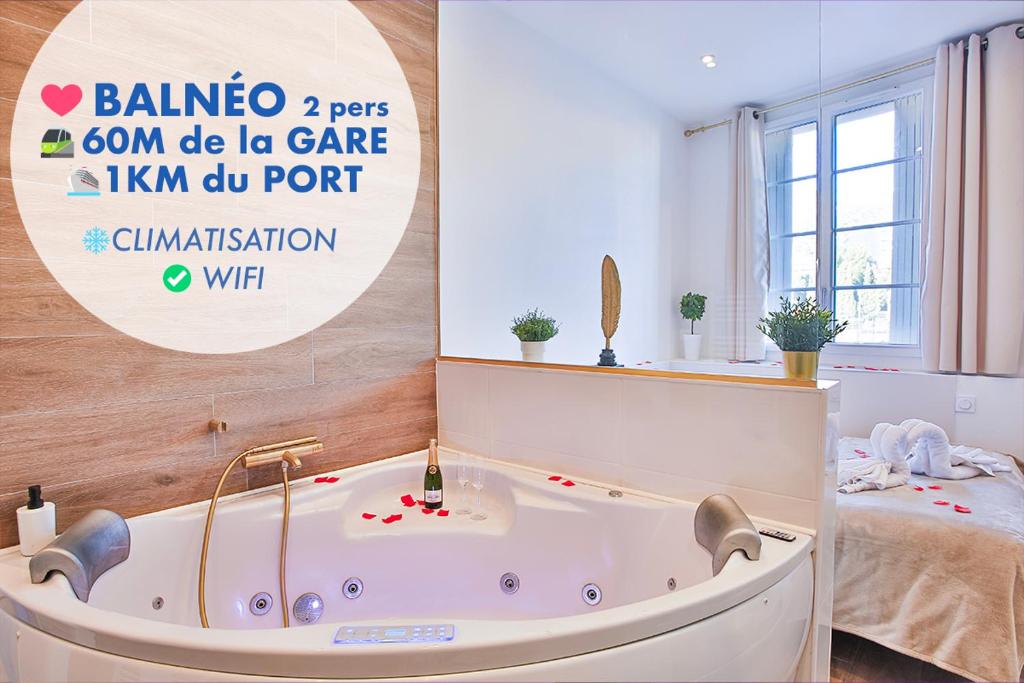 Appartement Escapade en Amoureux T2 luxueux, Love Room avec balnéo, 60m gare - hypercentre - La Porte Bleue 4 2ème étage 6b Boulevard Pierre Toesca 83000 Toulon