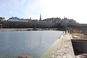 Escapade romantique et gourmande-St Malo, mer 150m