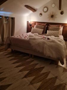 Appartement Escapade Veyloise-Nuit romantique-Spa-Champagne 28 Grande Rue 01290 Pont-de-Veyle Rhône-Alpes