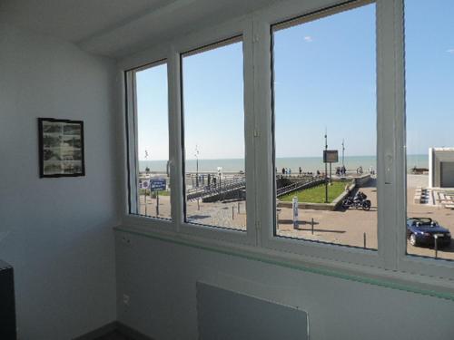 ESPLANADE FRONT DE MER 113 1er Etage Lit fait WIFI Parking