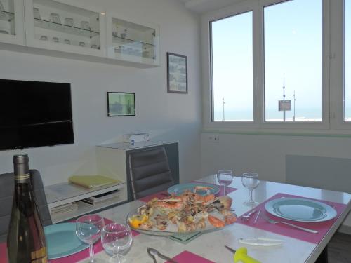 ESPLANADE FRONT DE MER 113 1er Etage Lit fait WIFI Parking