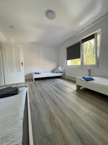 estrella LIVING ROOMS 87 London