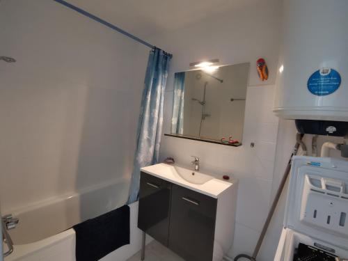 Etoile d'Azur T2, dans une résidence avec piscine.