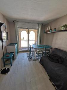Etoile d'Azur T2, dans une résidence avec piscine.