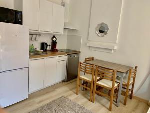 Appartement Excellent Studio au cœur historique de Fréjus Étage 1 43 Rue du Docteur Ciamin 83600 Fréjus Provence-Alpes-Côte d\'Azur