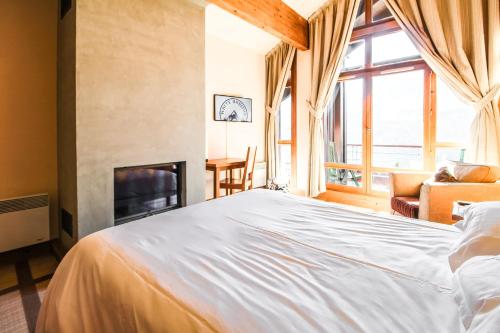 Exceptional 3 bed Penthouse with fireplace and stunning views