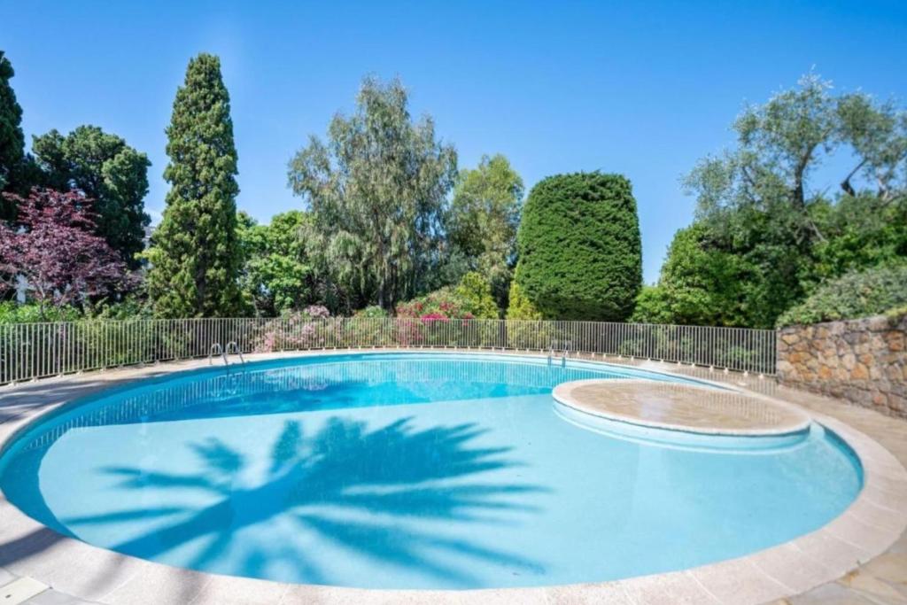 Exceptional Cannes Center sea view and swimming pool LIVE IN PARC BRUYERE 51 avenue maréchal juin Résidence Parc Bruyère, 06400 Cannes