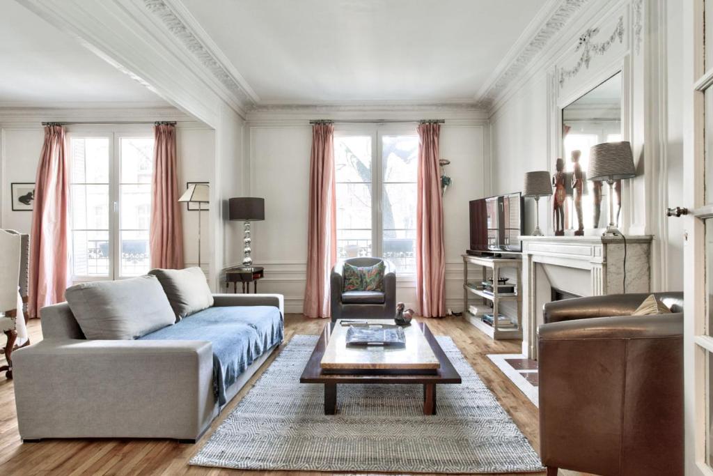 Exceptional flat at the heart of Montmartre - Paris - Welkeys 34 rue Caulaincourt, 75018 Paris