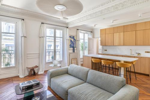 Exceptional Haussmannian apartment- Heart of Paris