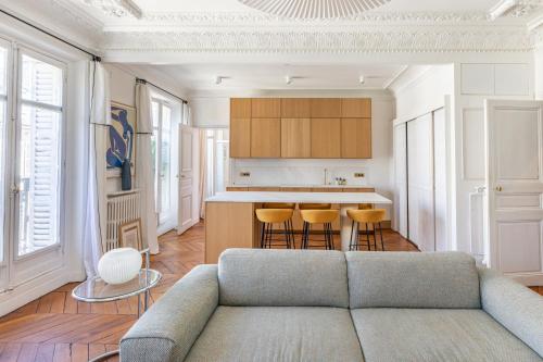 Exceptional Haussmannian apartment- Heart of Paris