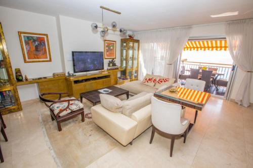 EXCEPTIONAL! PENTHOUSE in front of Monte Carlo Beach and Tennis Club