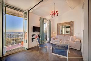 EXCEPTIONNEL 3 PIECES AVEC TERRASSE VUE SUR VIEUX PORT CENTRE VILLE l! A2B195