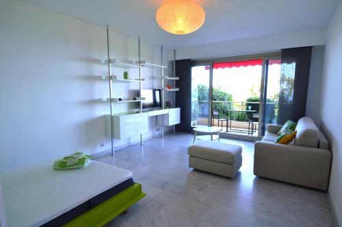 Exceptionnel studio vue Mer hauteurs de Nice
