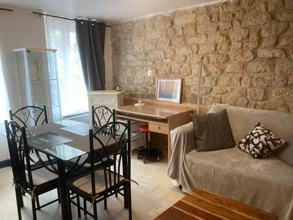 Appartement EXIGEHOME-Grand Studio en plein centre de Saint Germain en Laye 26 Rue du Maréchal Joffre 78100 Saint-Germain-en-Laye