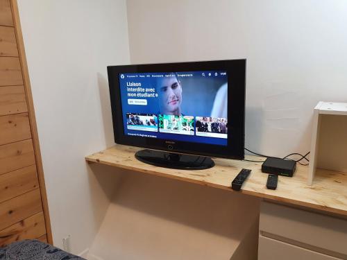 EXIGEHOME-Grand Studio en plein centre de Saint Germain en Laye