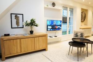 EXIGEHOME-Ici habita Voltaire Maison en plein centre ville