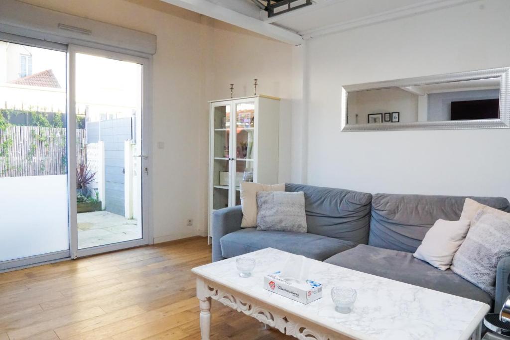 Appartement EXIGEHOME - Maison Cosy en plein centre de Versailles 6 Rue Girardon 78000 Versailles