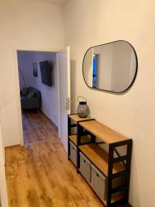 Exkl. helles Apartment mit Balkon, WLAN& Parkplatz