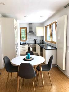 Appartement Exklusive Ferienwohnung m. Terrasse, ruhig gelegen Wacholderweg Hausnummer 10 72793 Pfullingen Bade-Wurtemberg