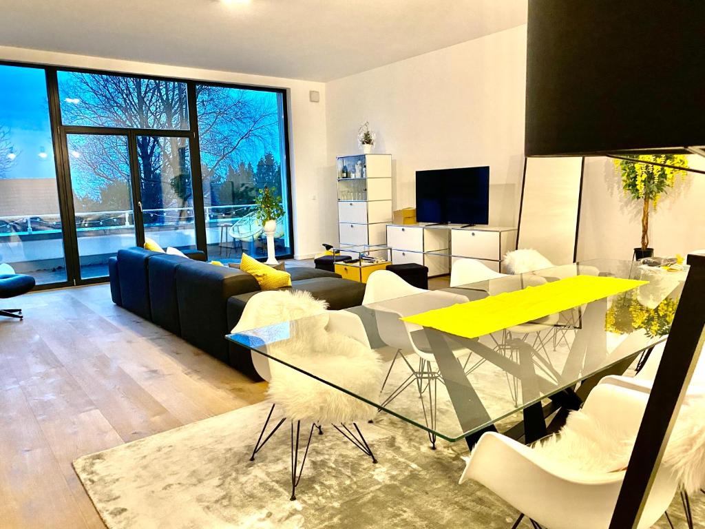 Appartement Exklusive Villa mit Blick auf Köln und 100m2 Dachterrasse 7 Kardinal-Schulte-Straße 51429 Bergisch Gladbach