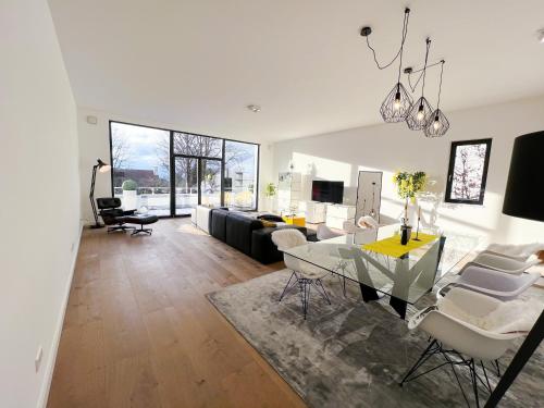 Exklusive Villa mit Blick auf Köln und 100m2 Dachterrasse