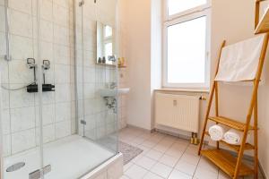 Exklusive Wohnung mit Kingsize-Bett I 75qm I am See I Netflix I gratis Kaffee & Teeangebot