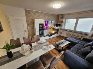 Exklusives und helles Erdgeschoss-Apartment im Zentrum von Kassel, schnelles 1Gbit Internet, Geschirrspüler, Boxspringbetten