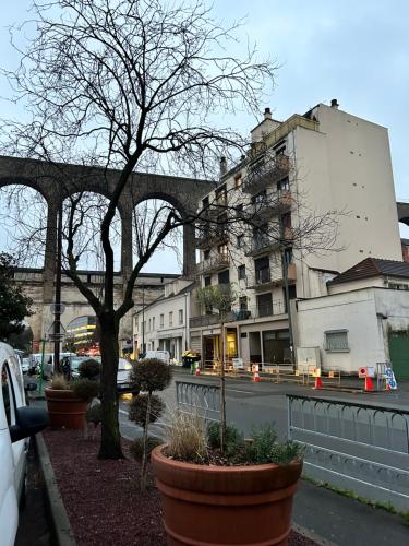 F2 belle vue Aqueduc avec balcon