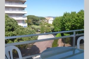 F2 Climatisé Piscine Proche Plage