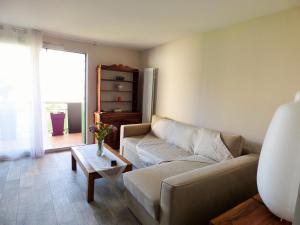 F2 contemporain terrasse refait à neuf 5 minutes de la plage