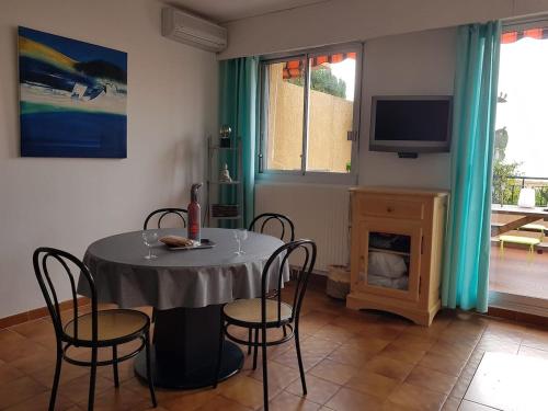 F2 cosy tout confort, vue mer à 100m des plages