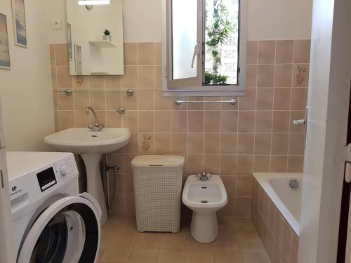 F2 cosy tout confort, vue mer à 100m des plages