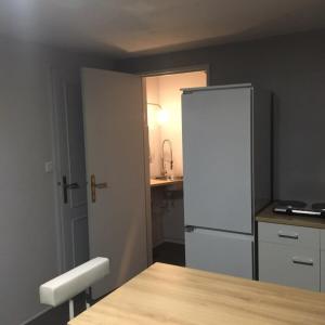 F2 dans grande maison à 800 m de Tours dans un écrin de verdure