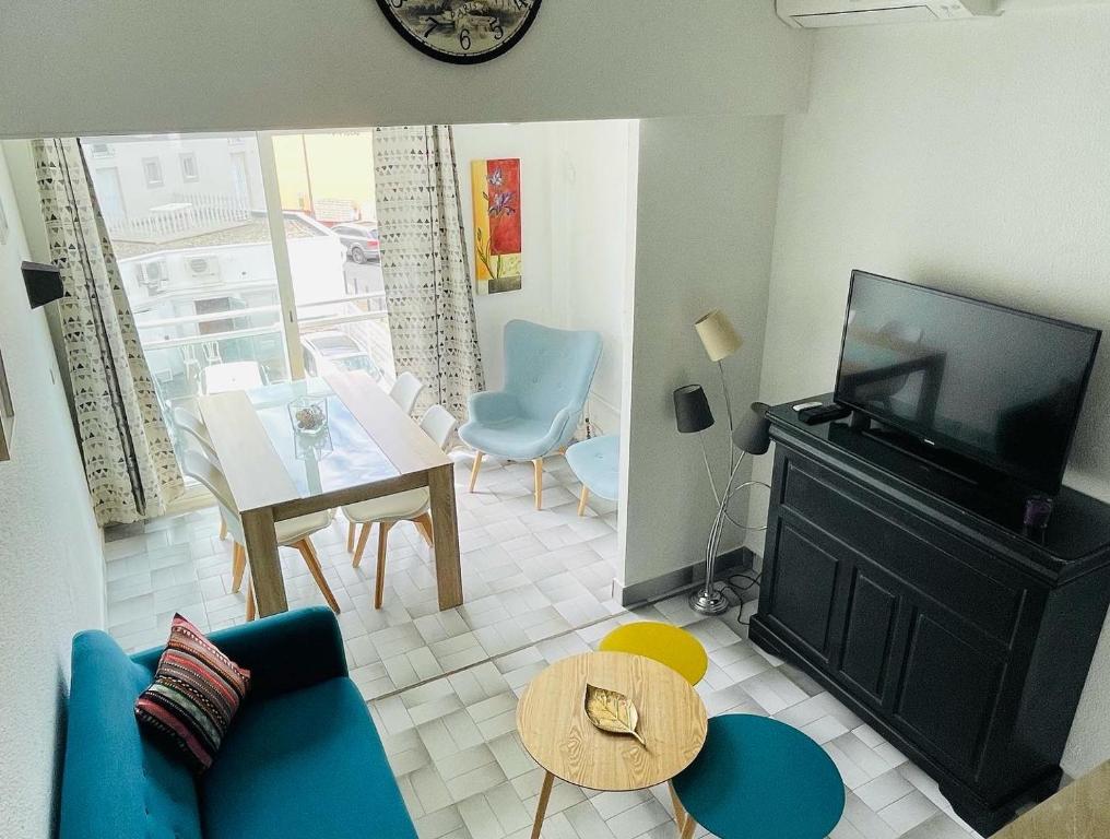 Appartement F2 duplex climatisé Cap Agde centre port 2ème étage 11 Rue de la Gabelle 34300 Le Cap d\'Agde