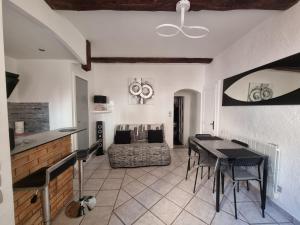 Appartement F2 entièrement refait à neuf en 2021 + parking. Impasse des Chaudronniers 06130 Grasse Provence-Alpes-Côte d\'Azur