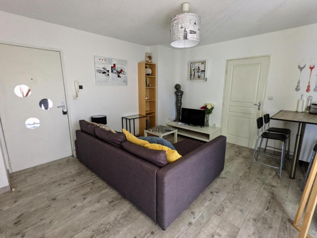 Appartement F2 garage box WiFi terasse clim Gare Fac Eco Richter 145 Rue de la Constituante 34070 Montpellier