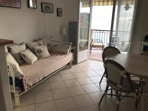 F2 Lavandou St Clair superbe vue mer 7mn plage 3 personnes