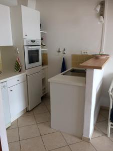 F2 Lavandou St Clair superbe vue mer 7mn plage 3 personnes