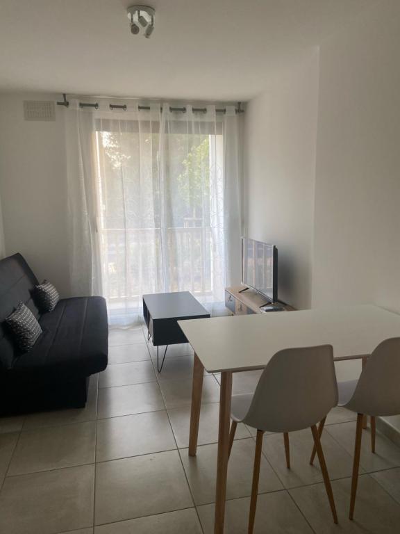 Appartement F2 lumineux tout équipé sur la route des plages 41 Rue de Taulis 66100 Perpignan