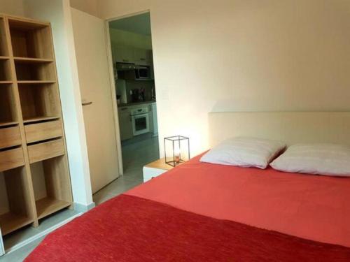 F2 neuf climatisé, calme, jardin 120 M2, wifi, 3km de la mer
