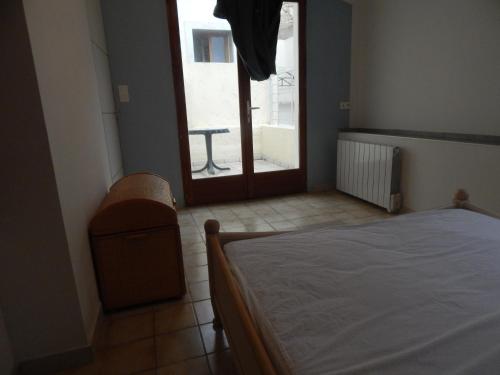 F2 pas cher a vec terrasse a 15 km de la mer