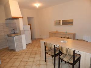 Appartement F2 pas cher a vec terrasse a 15 km de la mer re de chaussée 2 5 Boulevard  frédéric mistral 11110 Coursan Languedoc-Roussillon