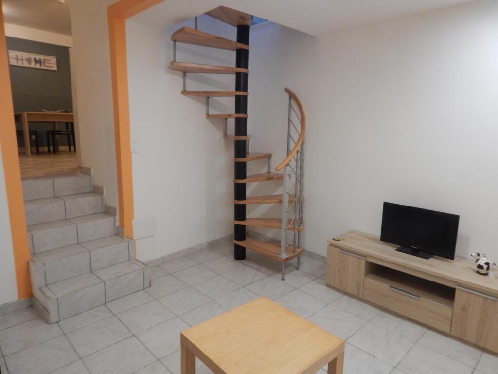 Appartement F2 pas cher a vec terrasse a 15 km de la mer re de chaussée 2 5 Boulevard  frédéric mistral 11110 Coursan