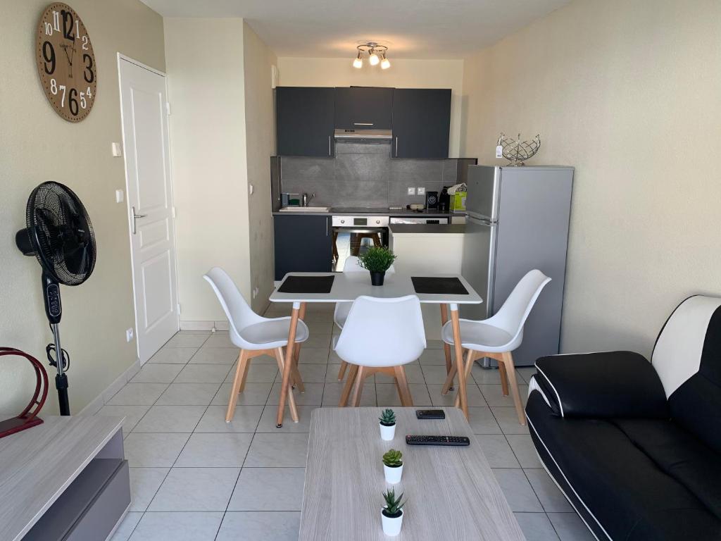 Appartement F2 rénové,lumineux avec balcon,parking et piscine 1 etage kadouche sebastien Rue de Metz 159 57525 Talange