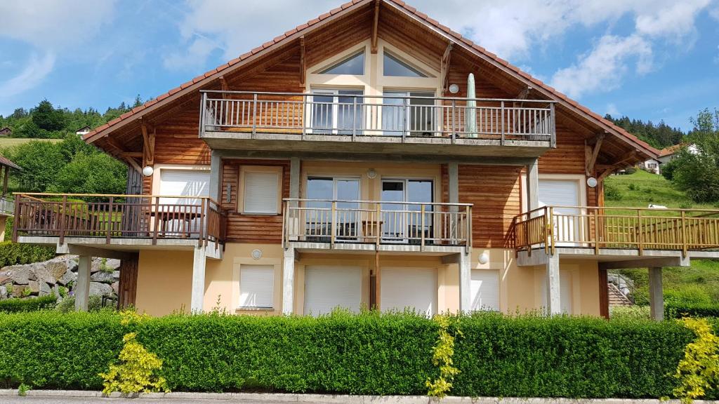 Appartement F2 SUR LES HAUTEURS DE GERARDMER 74, chemin de miselle 88400 Gérardmer