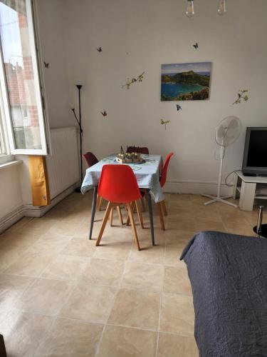 Appartement Appartement F2 tout confort proche centre ville avec parking 1 Rue Miscailloux Montluçon