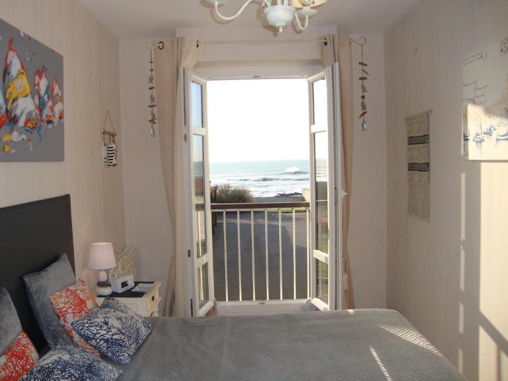 F23 26 Beachlife