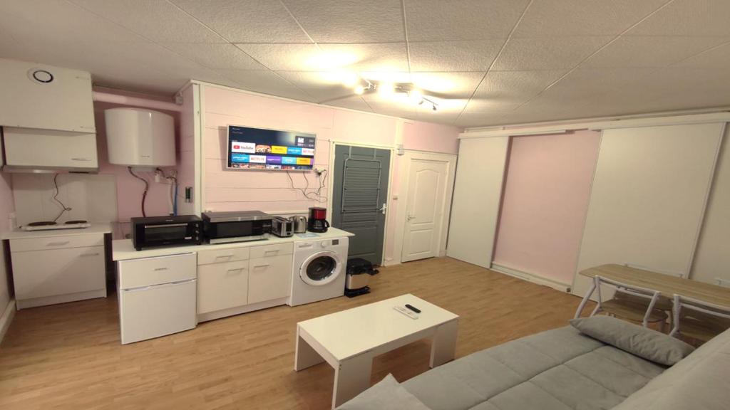 F3 climatisé-terrasse 30 m2- Parking-Antigone 34000 Montpellier