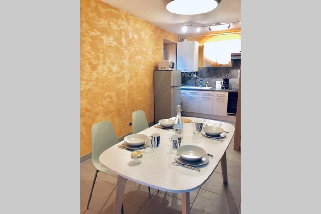 F3 - NEUF - 4/6 p - lits King size - Wifi - Cour 20 Rue Francheterre, 43000 Le Puy-en-Velay