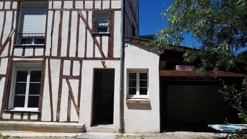 F4 dans maison au calme près du centre de Chalons en champagne